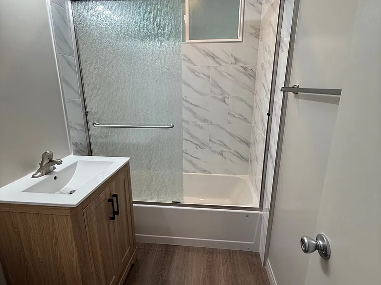 503 N Ventura Street Apt 5 Bathroom 5_06182025