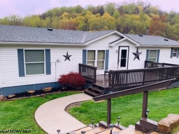 75 Saint Josephs Trl, Fairmont, WV 26554