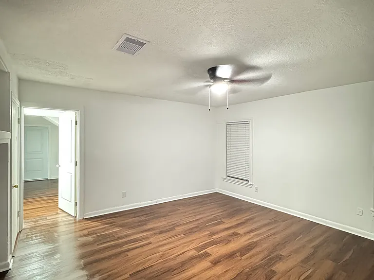 225 Armstrong St — Photo 16