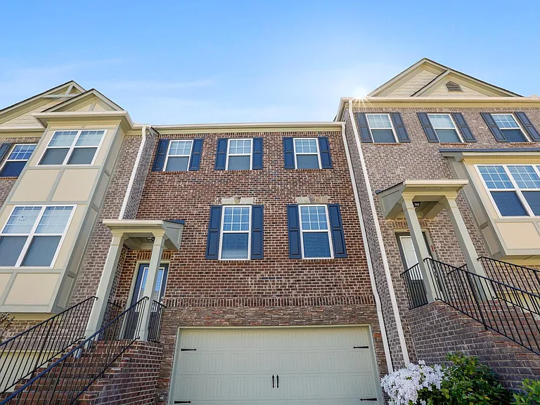 3705 Lambert Ln NE — Photo 2