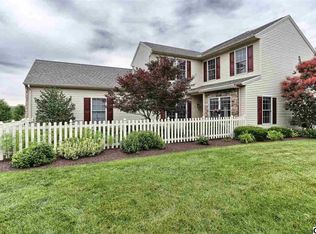 2168 Deer Run Dr, Hummelstown, PA 17036