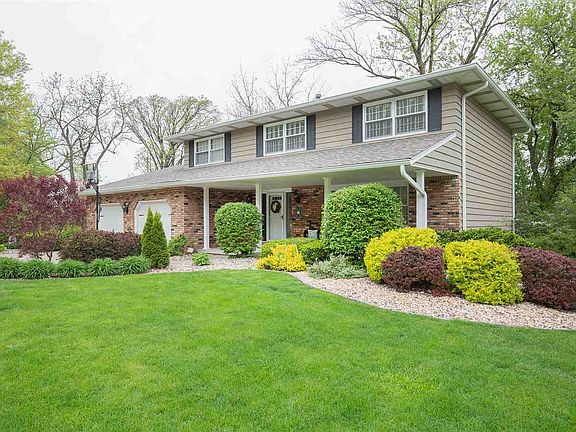 2nd image of 16 Oakbrook Dr