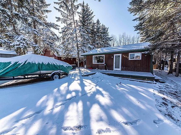 3rd image of 1823 Cove Cres
