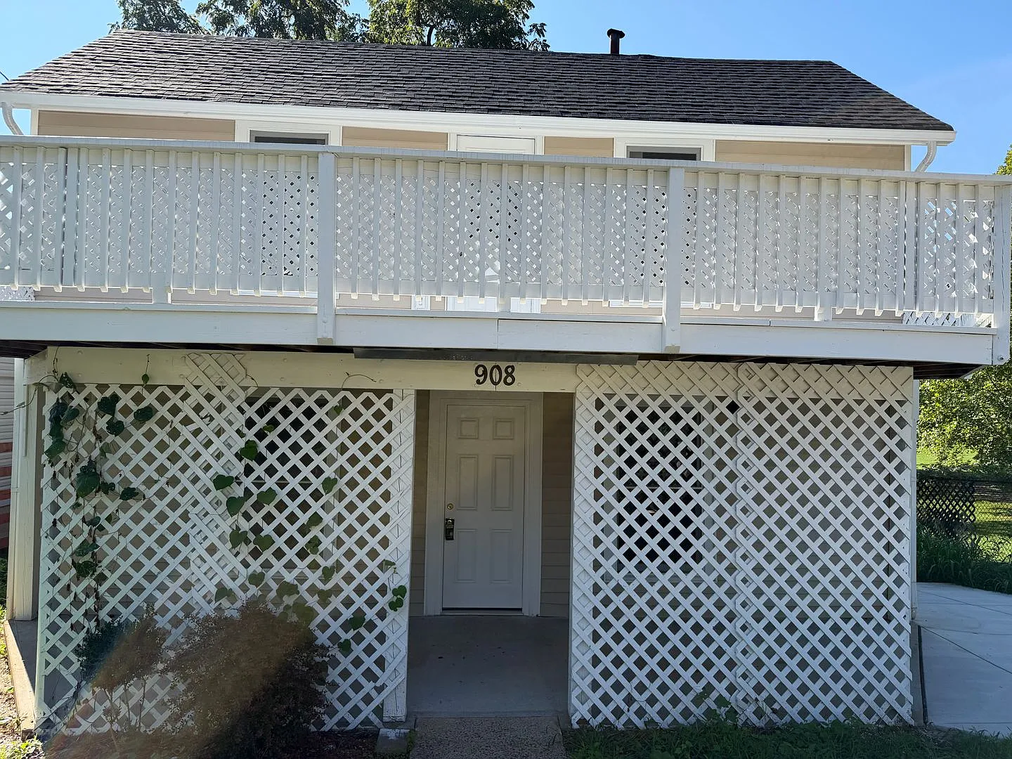 908 Rives Street - Beautifully Updated 3-Bedroom Home with Fenced in Yard! — Photo 4