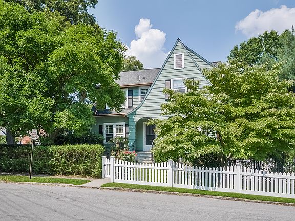 3rd image of 305 Carroll Ave