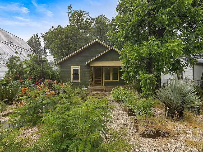 1710 Haskell St — Photo 2
