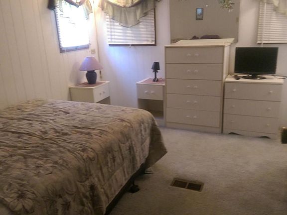 4th image of 5233 Taylor Ave