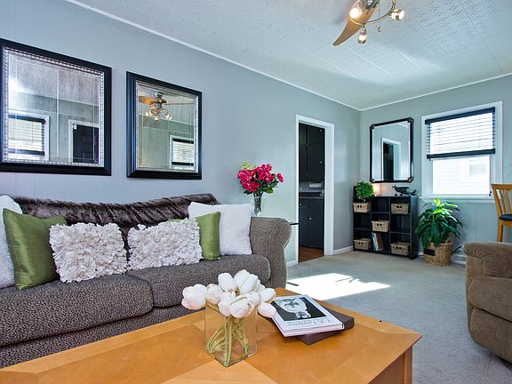 Bright Front Room!