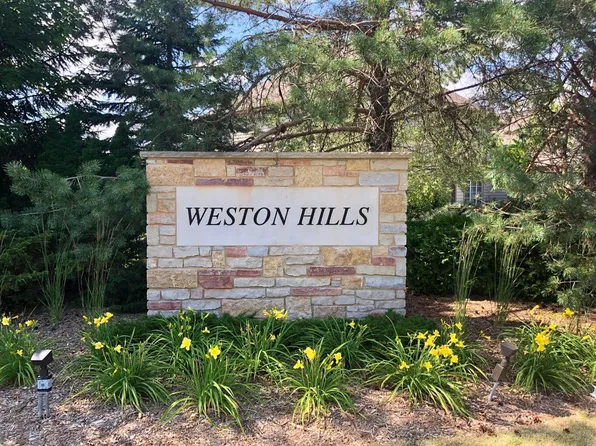 19425 Edmonton Dr, Brookfield, WI 53045