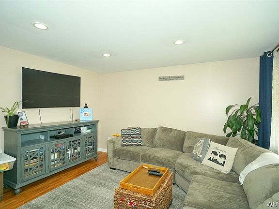 4th image of 61 Fairelm Ln