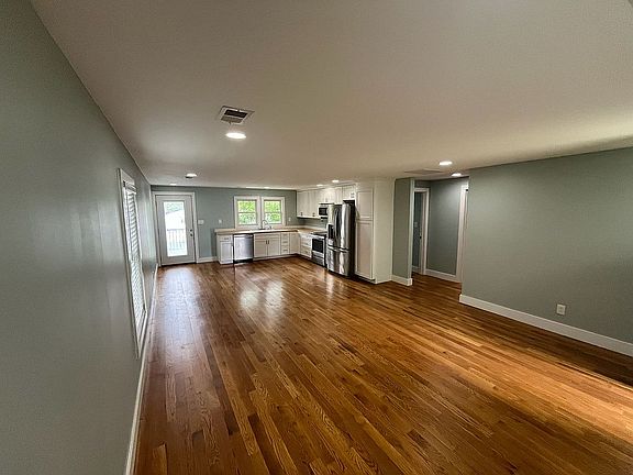2nd image of 260 W Stephens St