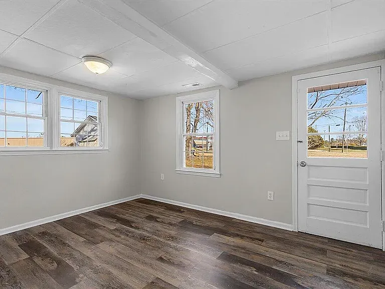 248 Orville St — Photo 9