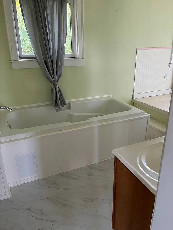 4 bed, 2368 sqft, $900 — Photo 3