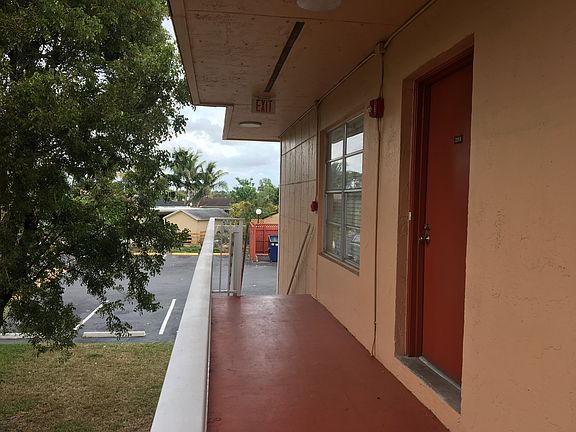 4th image of 12800 SW 43rd Dr APT 208B