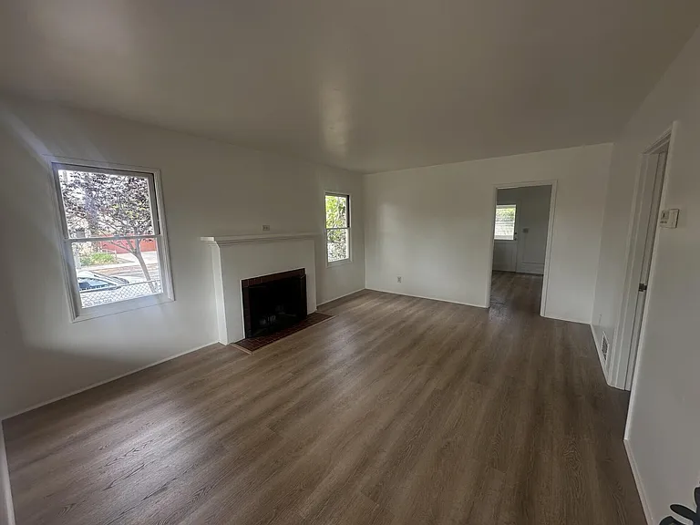 1001 E Montecito St — Photo 3