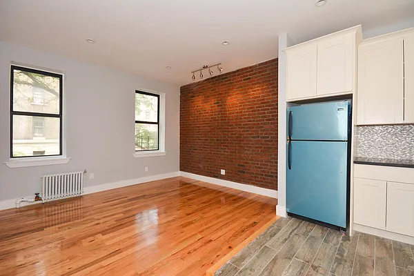 Rented by Clove Realty LLC | media 2