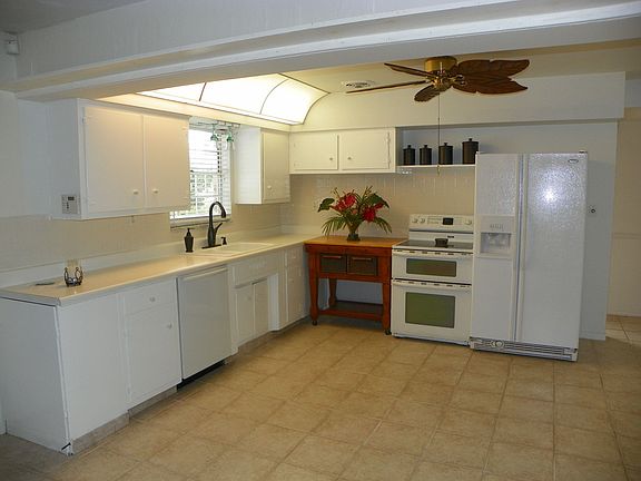 Large Eat in Kitchen