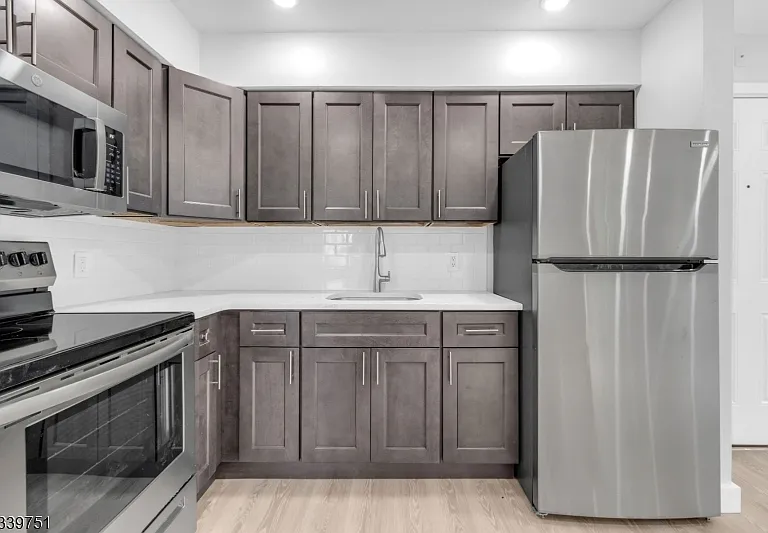 557 S Broad St #C6 — Photo 6
