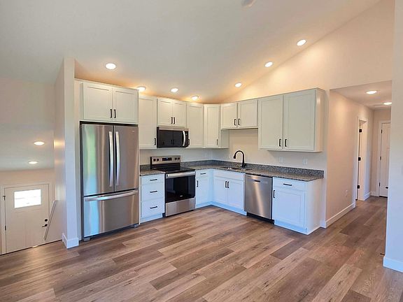 4th image of 418 Finvold St