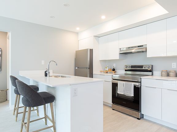 3rd image of 1300 Junction Ave #105