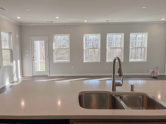 3rd image of 5906 Woodlawn Dr
