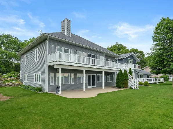 3730 E Shore Dr, Portage, MI 49002