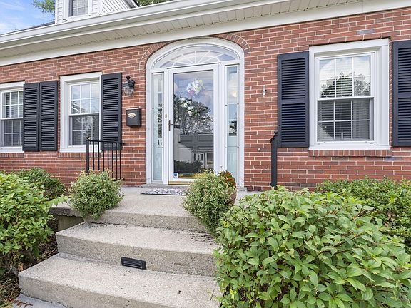 4th image of 17 Ashmore Dr