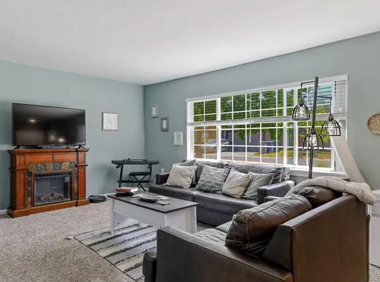 1548 Yale Ct — Photo 2