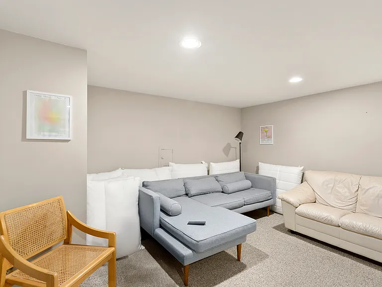 1526 Thorndyke Ave W — Photo 24