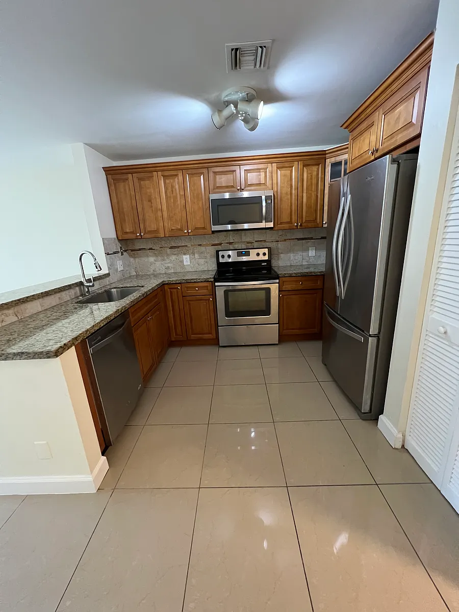 Kitchen - 11507 NW 41st St