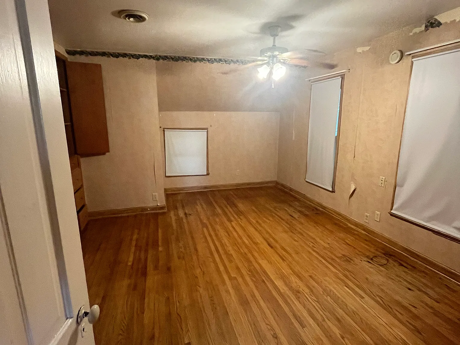 4 bed, 1.5 bath, 1716 sqft, $1,300 — Photo 4