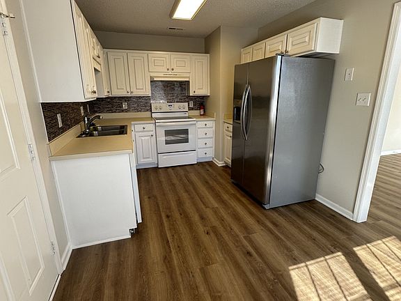 4th image of 706 Jimmies Creek Dr