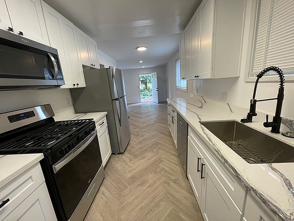 5th image of 918 Bonita Ave Unit 6