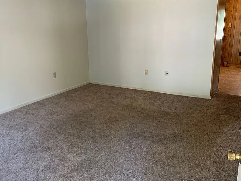 811 Creekside Dr — Photo 3
