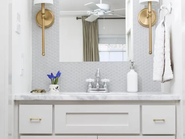 1605 W 39th 1/2 St APT 208, Austin, TX 78756