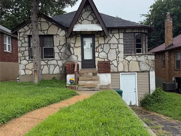 3010 Kemp Dr, Saint Louis, MO 63121