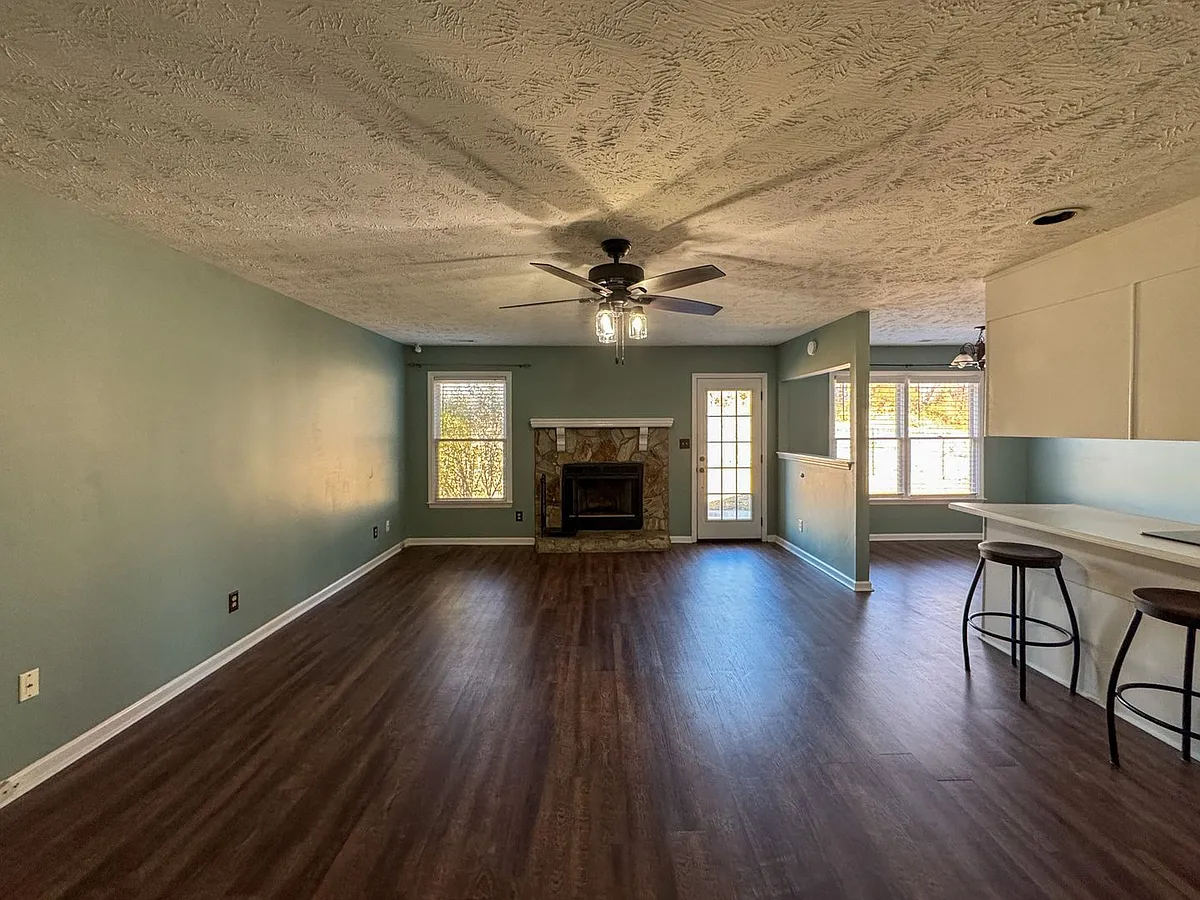 Building Photo - 309 Sparrow Dr