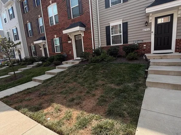 42532 Tiber Falls Sq, Sterling, VA 20166