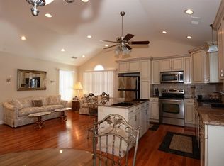 7 Alexandria Dr, East Hanover, NJ 07936