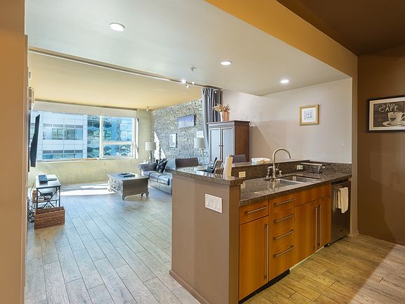 5th image of 321 10th Ave Unit 1406