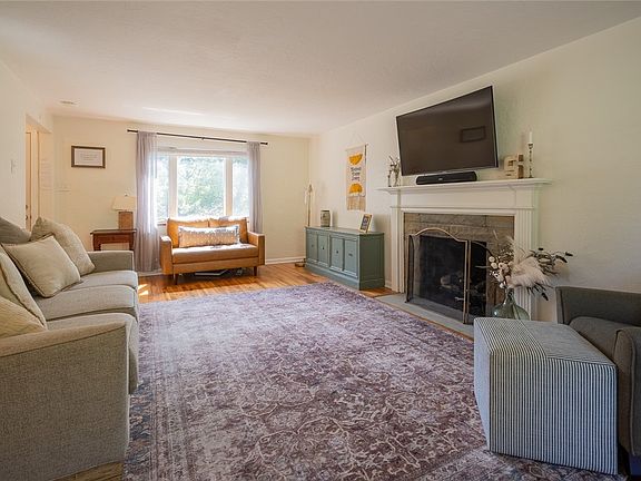 4th image of 131 E Bruceton Rd