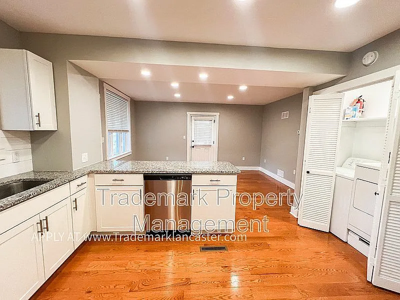 Building Photo - 28 N State St #2