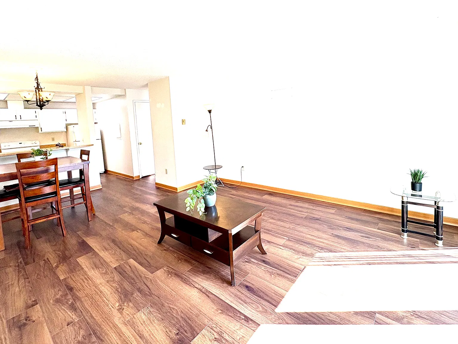 2 bed, 1.5 bath, 1100 sqft, $2,000 — Photo 3