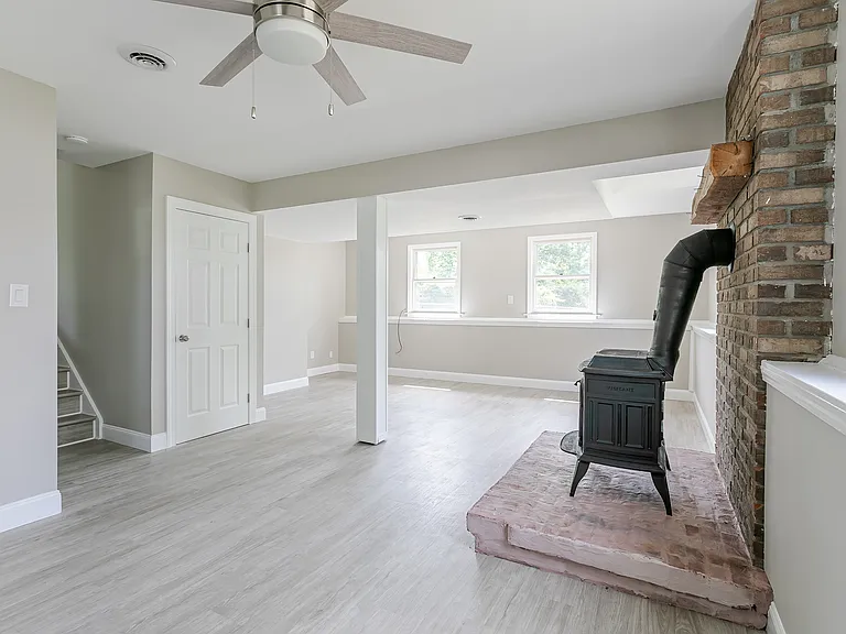 1736 Elmwood Cir — Photo 17