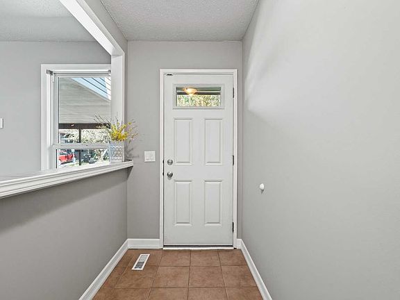 5th image of 9930 Bonaventure Dr SE #504