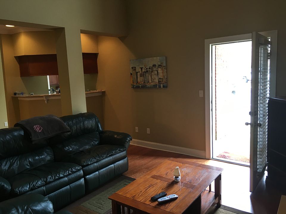 1st image of 3218 Veterans Memorial Pkwy #411