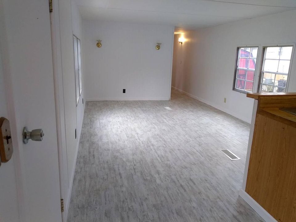 1st image of 117 Bennett Dr