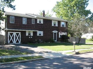 6 Rolan Ct, Ronkonkoma, NY 11779