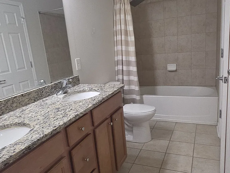 10 Iris Ln #10 — Photo 4