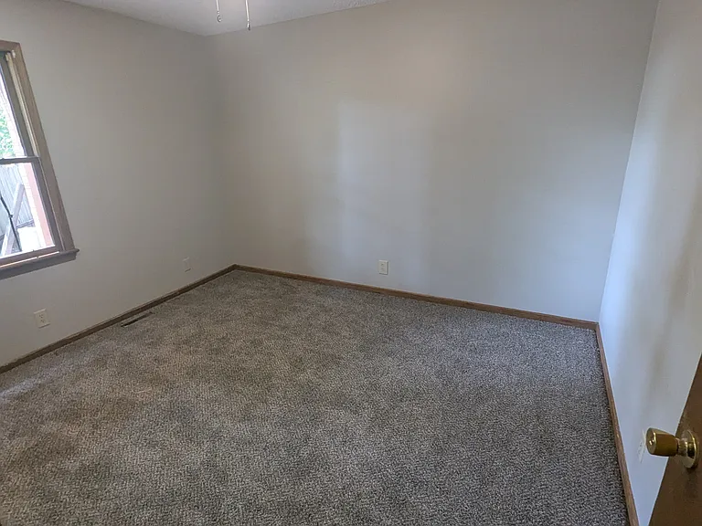 10819 W Grant St — Photo 7